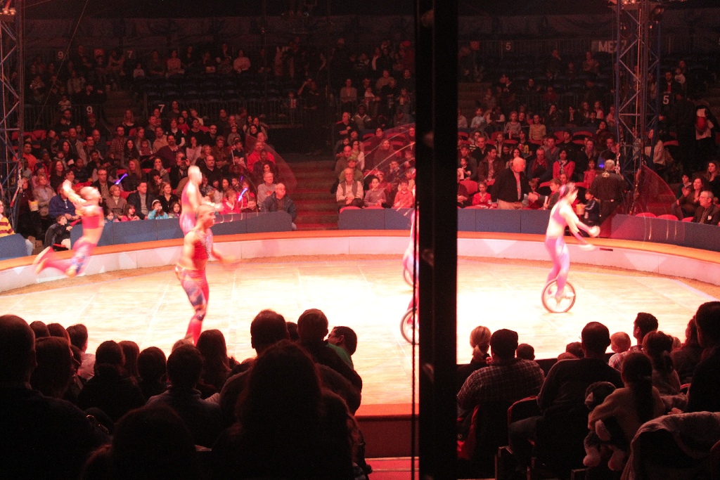 He jumps shared ropes