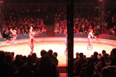 He jumps shared ropes