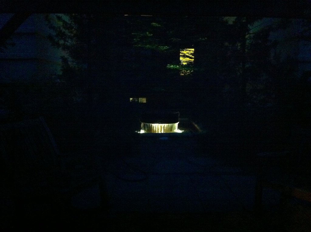 Fountain: iPhone 4, no flash