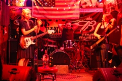 The Lion, the Kitten, & the Cougar - 08