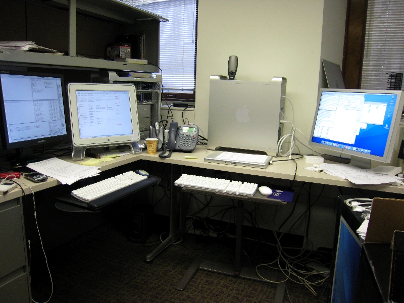 New Mac Pro & 23" CD on the right; old PMG5 & LCDs on the left