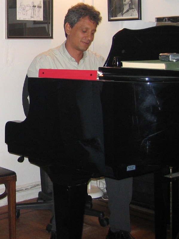 Roberto tickles the ivories