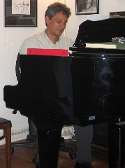 Roberto tickles the ivories
